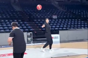 KAIYUN SPORTS-不断磨练自己！李月汝晒训练视频：突破自己 为爱加油